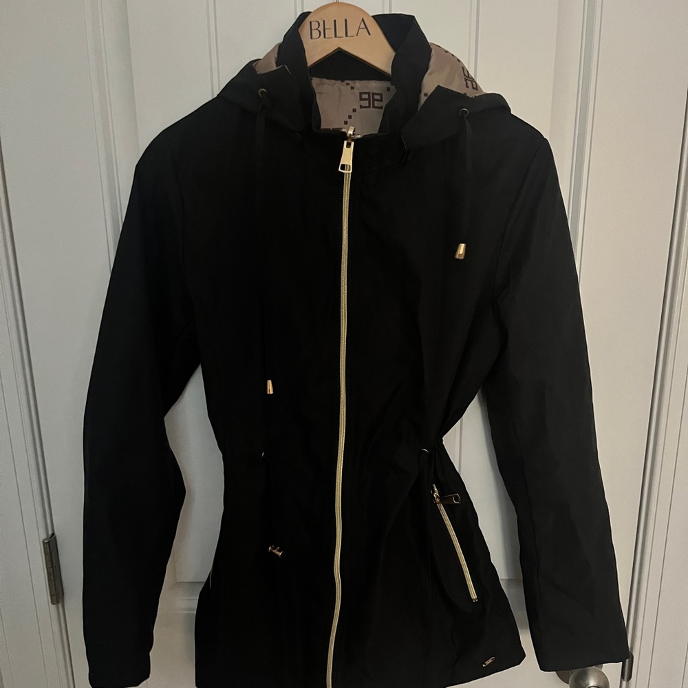Woman’s Large Designer Coat
Elegant Woman’s Large Designer Coat Gold Tassels
